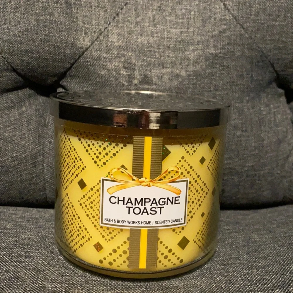 NEW! Bath & Body Works Champagne Toast 3-Wick Candle - Picture 1 of 4